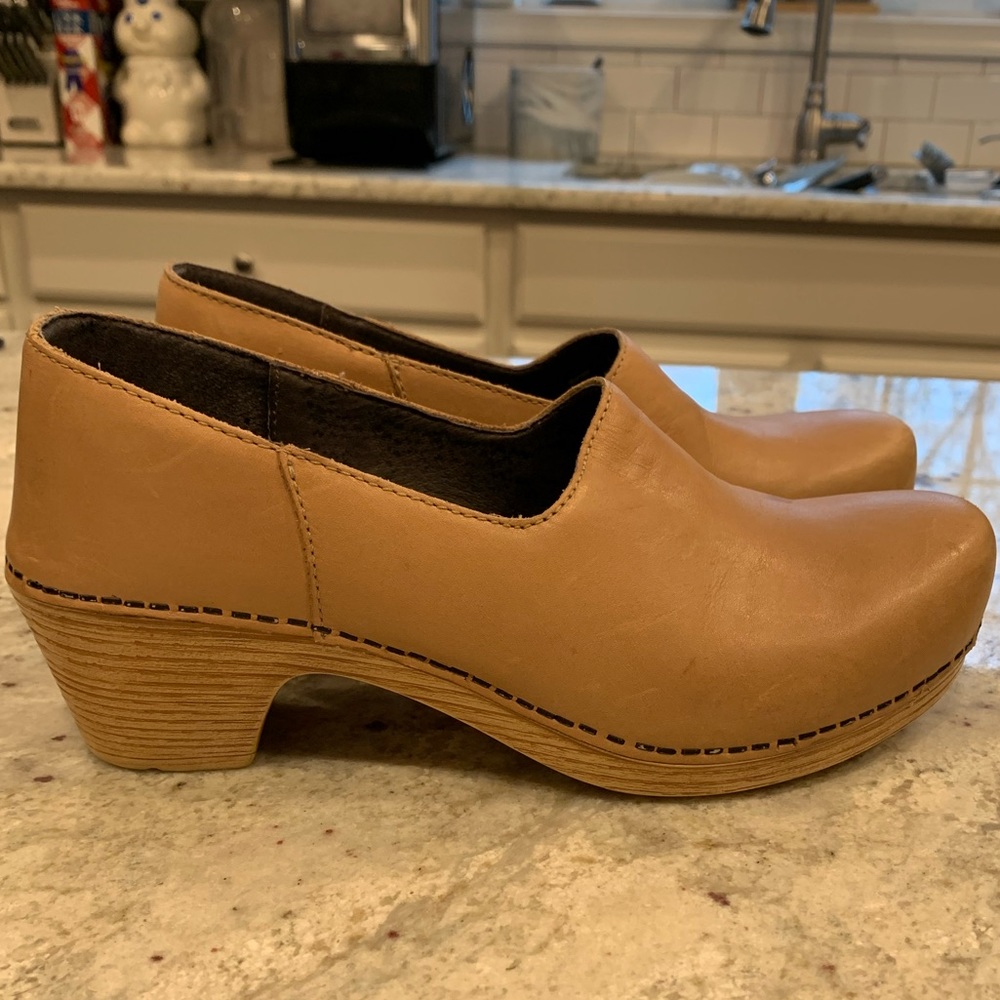 Dansko Marisol Tan Leather Clogs sz 38 or 8